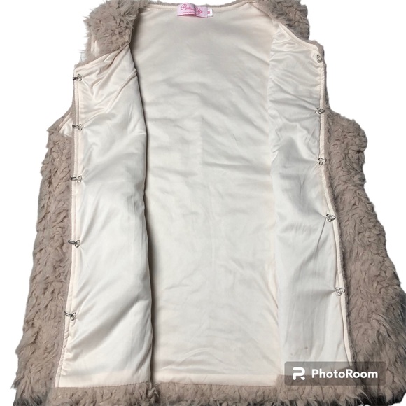 NWT Pink Lily Medium Fluffy Vest Tan Faux Fur Sleeveless Vest with Pockets - Picture 6 of 10
